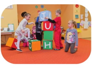 ZESTAW: KOSTKI Z ALFABETEM (6 SZT.)